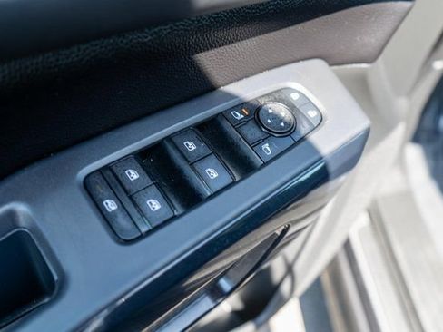 Used 2025 Nissan Pathfinder SV AWD/4WD image 17