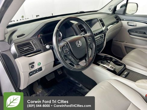 Used 2018 Honda Pilot Touring image 3