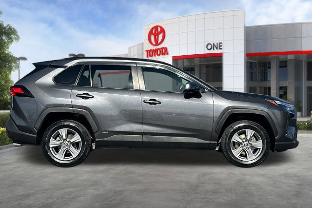 Used 2023 Toyota RAV4 XLE AWD/4WD image 3
