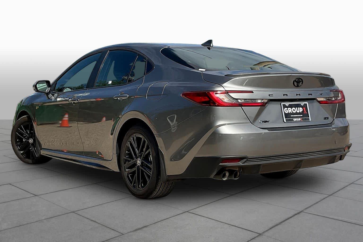 Used 2026 Toyota Camry SE w/ Convenience Package FWD image 12