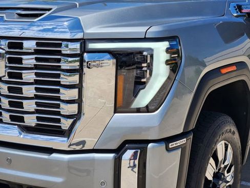 Used 2025 GMC Sierra 2500 Denali w/ Denali Reserve Package AWD/4WD image 9