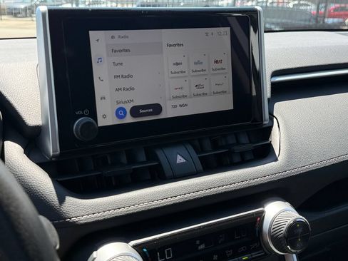 Used 2025 Toyota RAV4 XLE FWD image 33