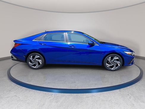 Used 2024 Hyundai Elantra Limited FWD image 4