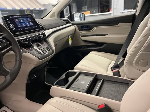 Used 2025 Honda Odyssey EX-L image 13
