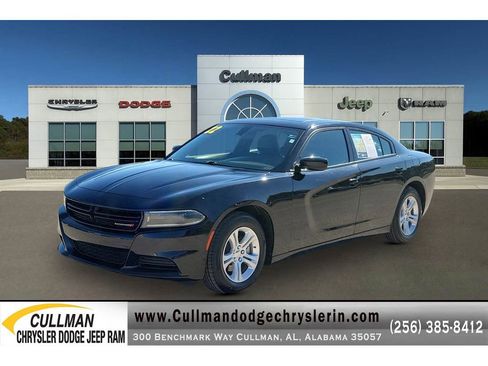 Used 2022 Dodge Charger SXT w/ Leather Interior Group image 2