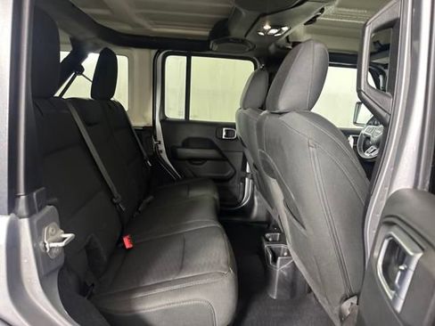 Used 2020 Jeep Wrangler Unlimited Sahara image 28