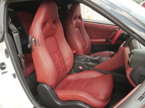 Used 2020 Nissan GT-R Premium w/ Premium Interior Package AWD/4WD image 9