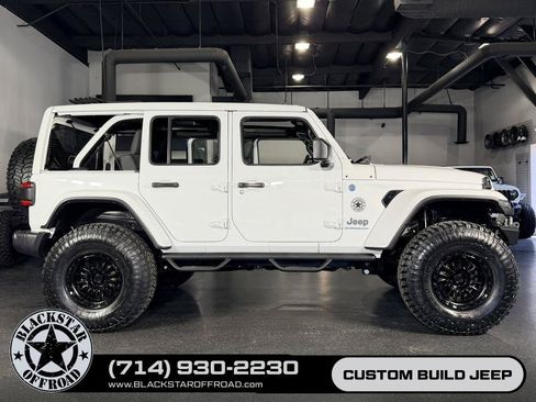 Used 2025 Jeep Wrangler Unlimited Sahara w/ Safety Group AWD/4WD image 1