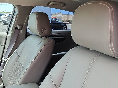 Used 2016 Chevrolet Impala LT w/ Convenience Package FWD image 11