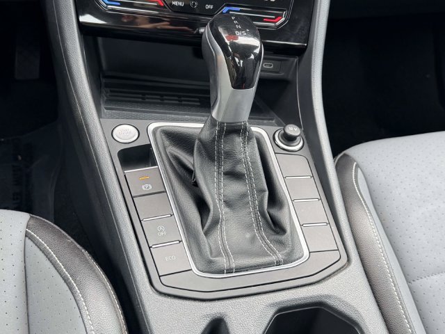 Used 2025 Volkswagen Jetta SE FWD image 22