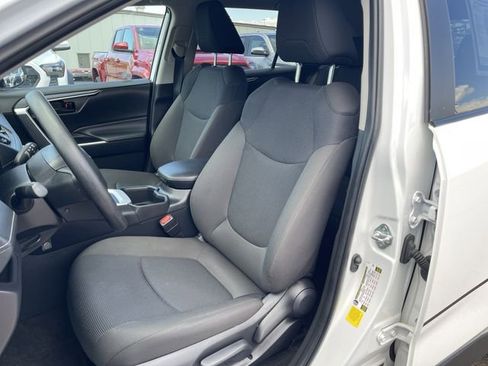 Used 2025 Toyota RAV4 LE AWD/4WD image 14