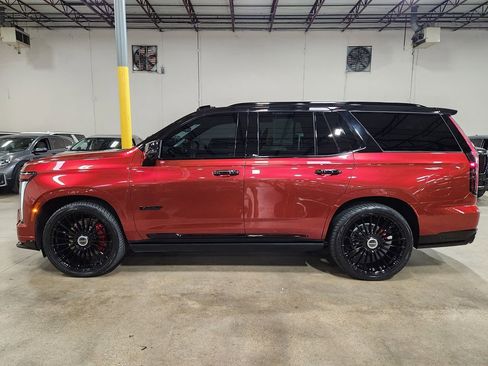 Used 2025 Cadillac Escalade V image 7