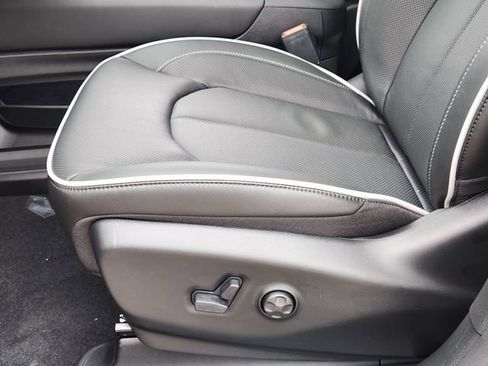 New 2026 Chrysler Pacifica Limited FWD image 19