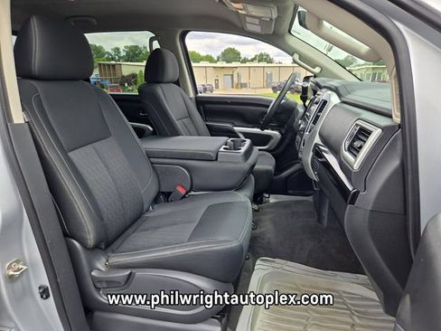 Used 2019 Nissan Titan SV RWD image 18