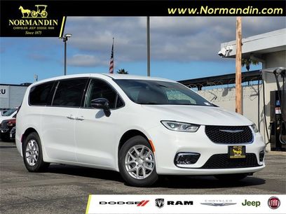 New 2026 Chrysler Pacifica Select