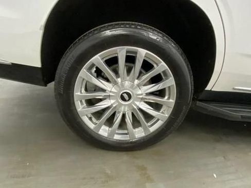 Used 2023 Cadillac Escalade Premium Luxury w/ LPO, Floor Liner Package AWD/4WD image 18