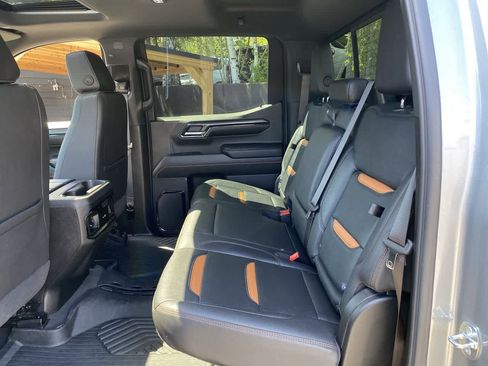 Used 2024 GMC Sierra 1500 AT4 w/ Technology Package AWD/4WD image 16