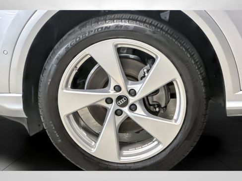 Certified 2025 Audi Q5 Premium Plus w/ Premium Plus image 26