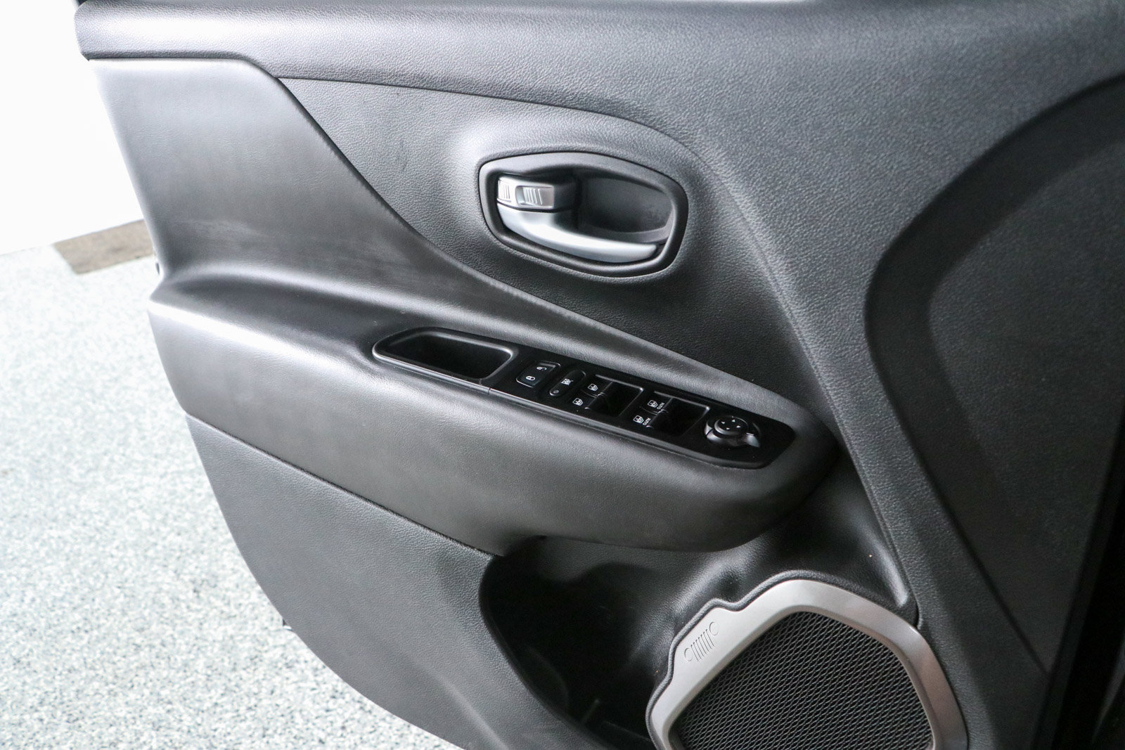 Used 2021 Jeep Renegade Limited AWD/4WD image 21