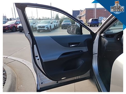 Used 2023 Toyota Venza LE image 11