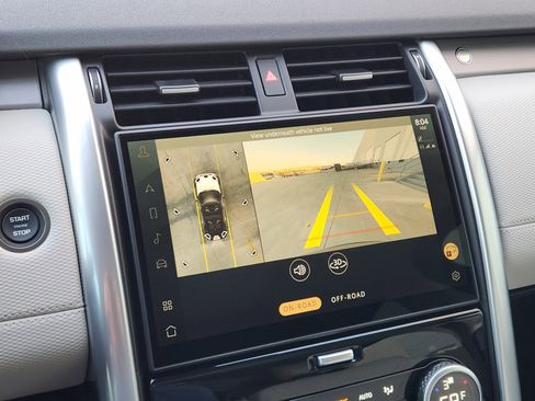 Certified 2025 Land Rover Discovery Dynamic SE image 19