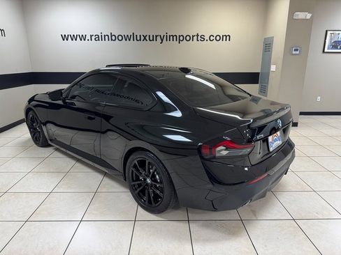 Used 2023 BMW 230i Coupe w/ Premium Package image 4