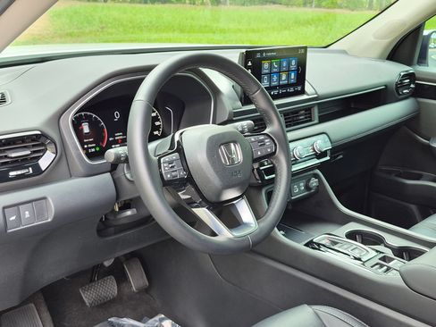 Used 2025 Honda Pilot EX-L image 4
