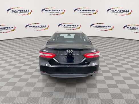 Used 2018 Toyota Camry LE image 7