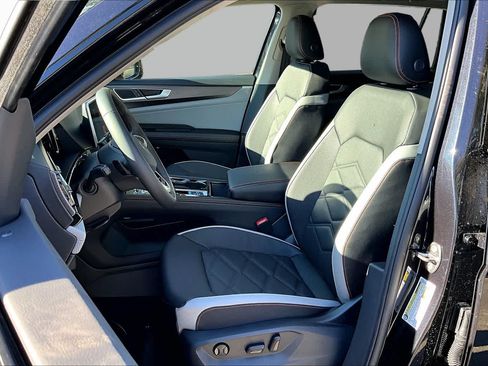 New 2026 Volkswagen Atlas Peak Edition AWD/4WD image 9