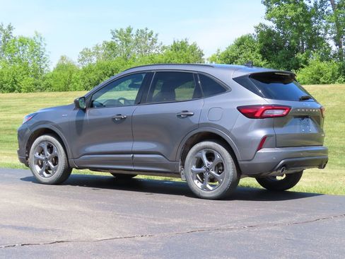 Used 2023 Ford Escape ST-Line w/ Tech Pack #1 AWD/4WD image 6