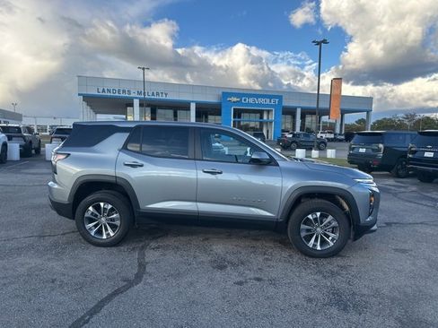 New 2026 Chevrolet Equinox LT image 2