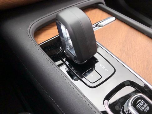 New 2025 Volvo XC90 T8 Plus w/ Protection Package Premier image 27