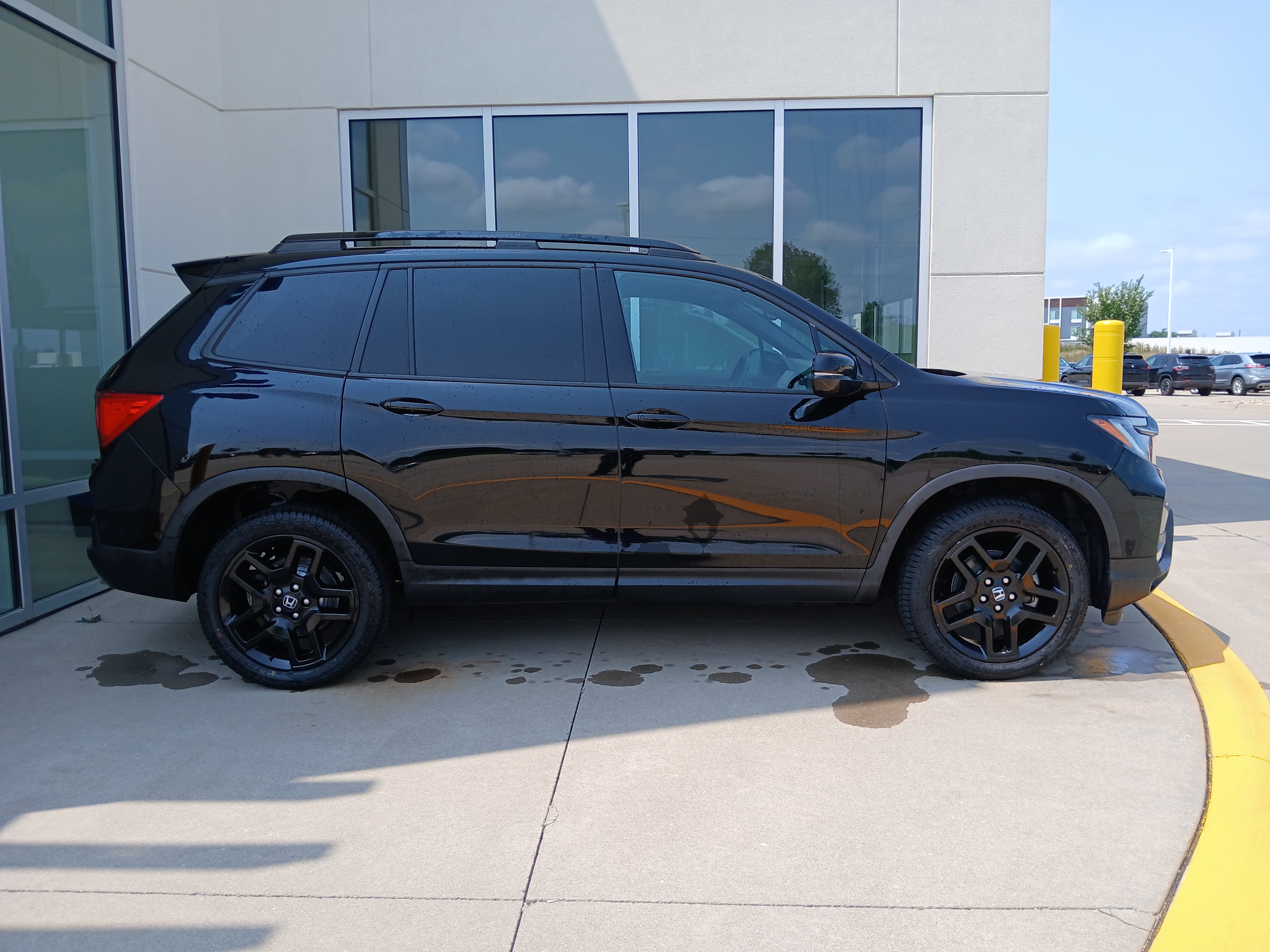 Used 2023 Honda Passport Elite image 6