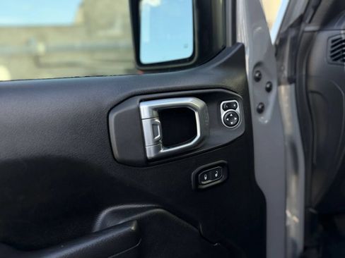 Used 2023 Jeep Wrangler Unlimited Rubicon w/ LED Lighting Group AWD/4WD image 26