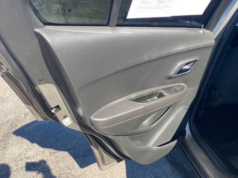 Used 2020 Chevrolet Trax LT image 12