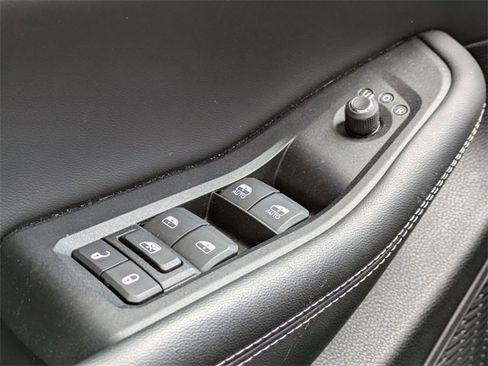 Used 2023 Jeep Grand Cherokee Altitude image 24