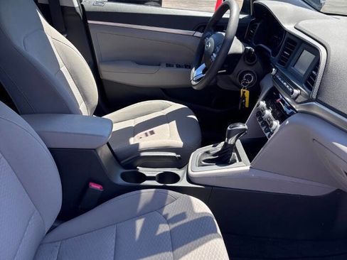 Used 2020 Hyundai Elantra SE FWD image 5