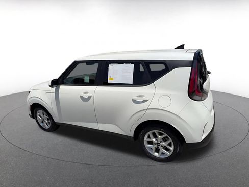 Used 2025 Kia Soul LX w/ LX Technology Package FWD image 10