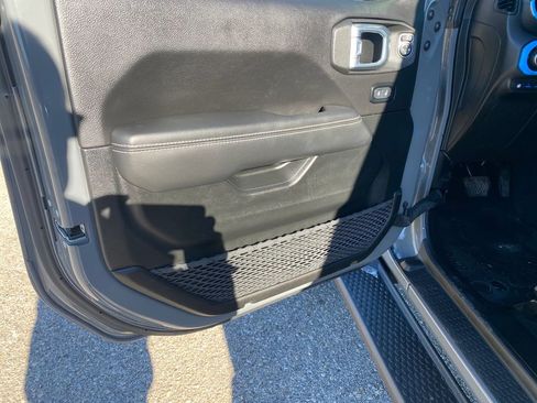 Used 2022 Jeep Wrangler Unlimited Sahara image 11