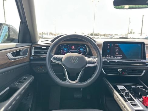 New 2025 Volkswagen Atlas SE image 16