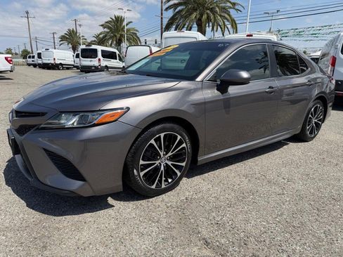 Used 2018 Toyota Camry SE FWD image 15