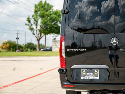 Used 2025 Mercedes-Benz Sprinter 2500 image 10