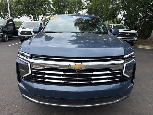 Used 2025 Chevrolet Tahoe LT AWD/4WD image 3