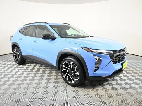 Used 2024 Chevrolet Trax RS w/ Sunroof Package image 9