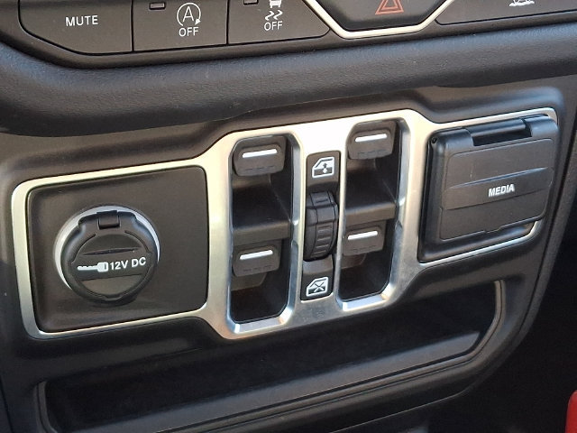 Used 2026 Jeep Wrangler Unlimited Sahara AWD/4WD image 15