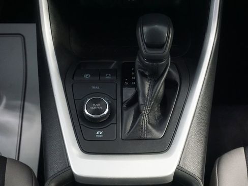 Used 2023 Toyota RAV4 XLE AWD/4WD image 31
