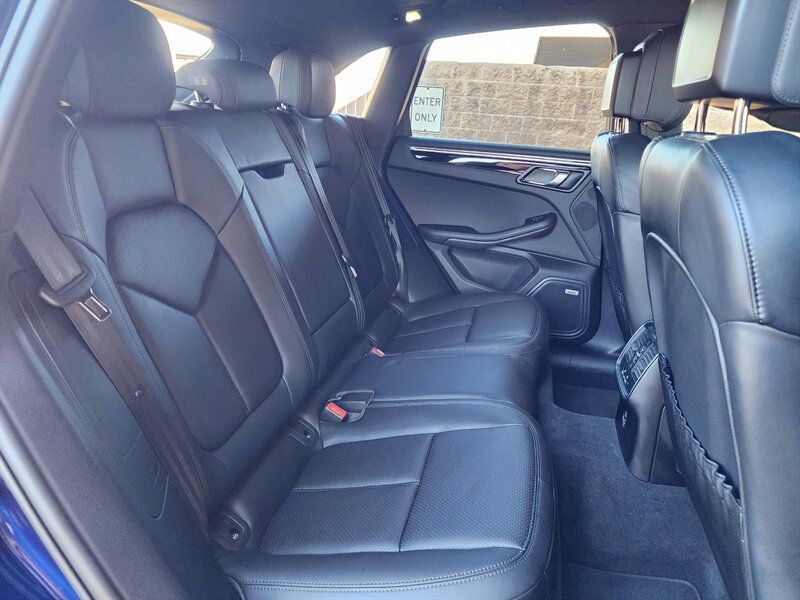 Used 2022 Porsche Macan AWD/4WD image 71