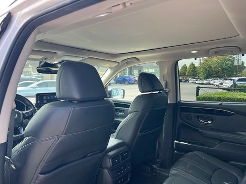 Used 2024 Honda Pilot Touring image 13