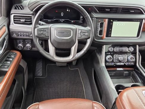Used 2023 GMC Yukon Denali Ultimate AWD/4WD image 11