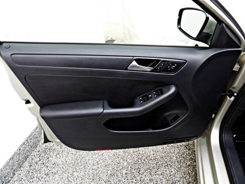 Used 2014 Volkswagen Jetta SE FWD image 7